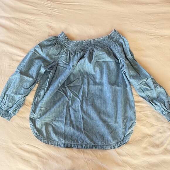 Off-The-Shoulder Chambray top - Picture 4 of 6